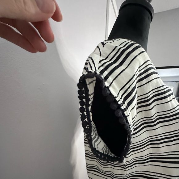 Small cute one piece shorts romper - Picture 4 of 7